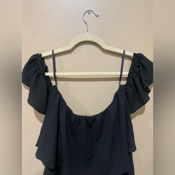 NEW WITH TAGS* Size Medium beautiful black ruffled sleeve blouse - Picture 4 of 8